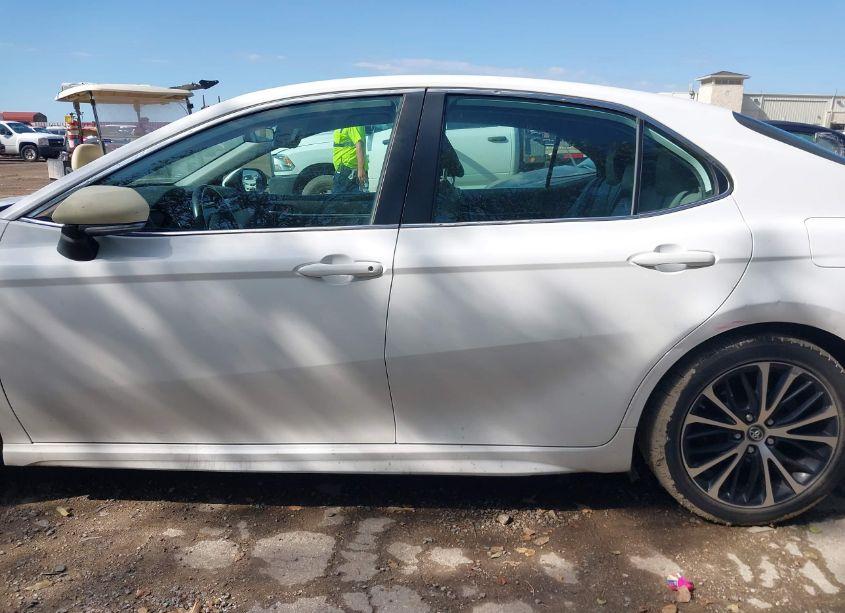 Photo 14 of 2019 Toyota Camry SE (VIN 4T1B11HK4KU729725)