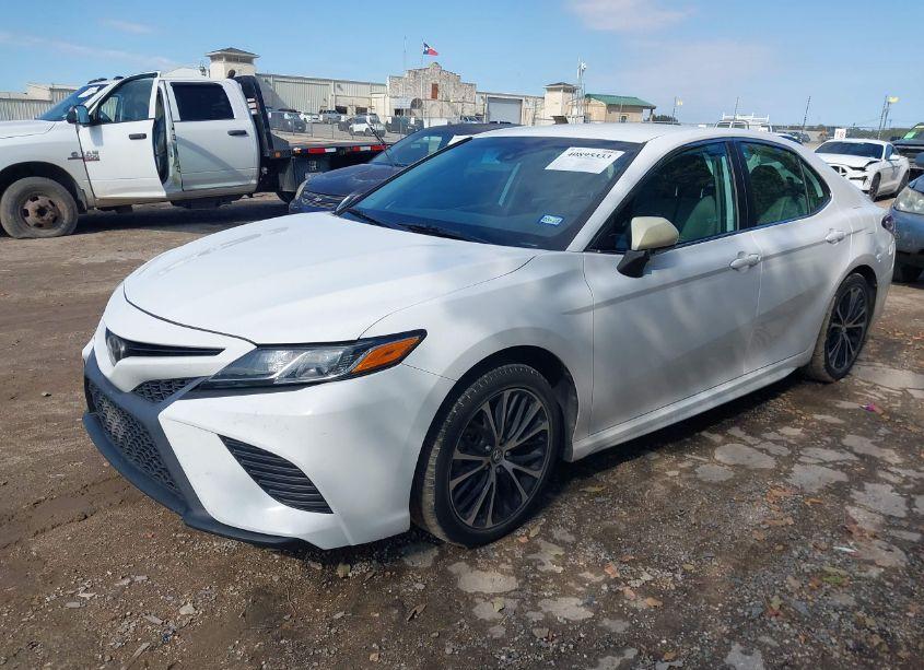 Photo 2 of 2019 Toyota Camry SE (VIN 4T1B11HK4KU729725)
