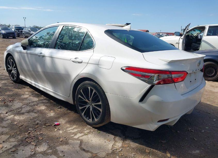 Photo 3 of 2019 Toyota Camry SE (VIN 4T1B11HK4KU729725)