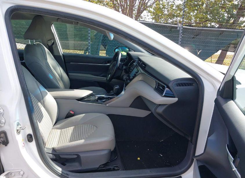 Photo 5 of 2019 Toyota Camry SE (VIN 4T1B11HK4KU729725)