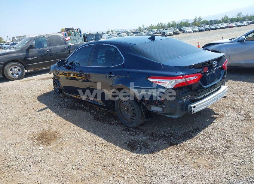 Photo 3 of 2019 Toyota Camry LE (VIN 4T1B11HK4KU733211)