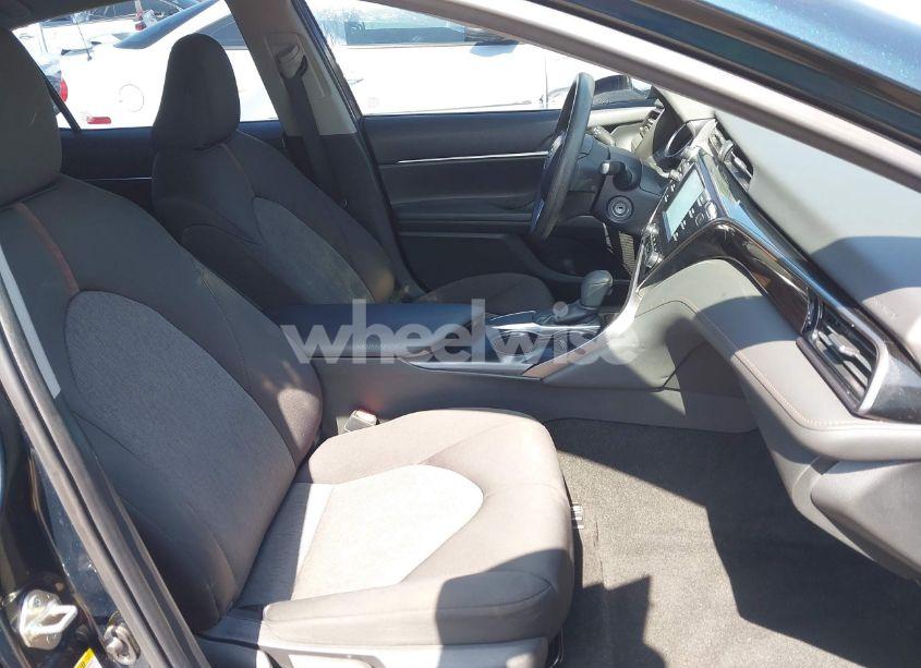 Photo 5 of 2019 Toyota Camry LE (VIN 4T1B11HK4KU733211)