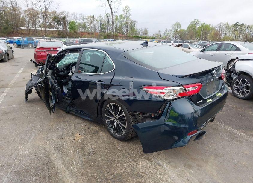 Photo 3 of 2019 Toyota Camry SE (VIN 4T1B11HK4KU750249)