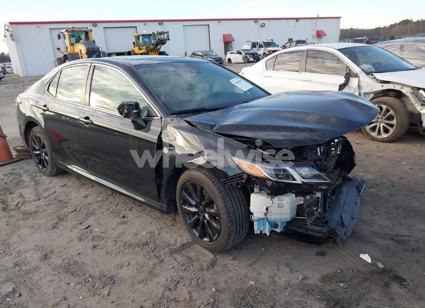 2019 Toyota Camry LE (VIN 4T1B11HK4KU763096) main photo