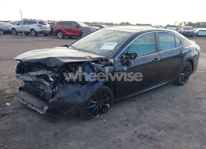 Photo 2 of 2019 Toyota Camry LE (VIN 4T1B11HK4KU763096)