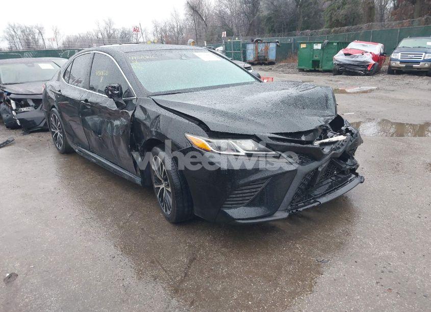2019 Toyota Camry SE (VIN 4T1B11HK4KU765754) main photo
