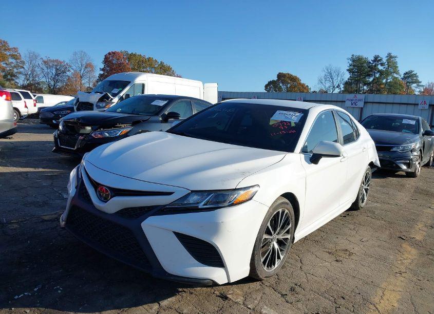 Photo 2 of 2019 Toyota Camry SE (VIN 4T1B11HK4KU780772)