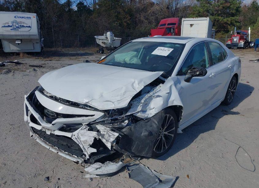 Photo 2 of 2019 Toyota Camry SE (VIN 4T1B11HK4KU807498)