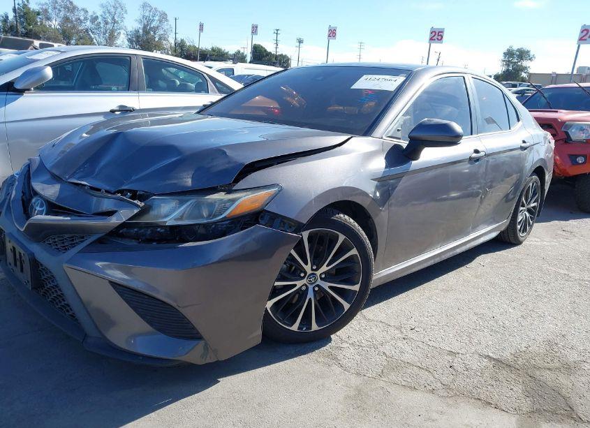 Photo 2 of 2019 Toyota Camry SE (VIN 4T1B11HK4KU810093)