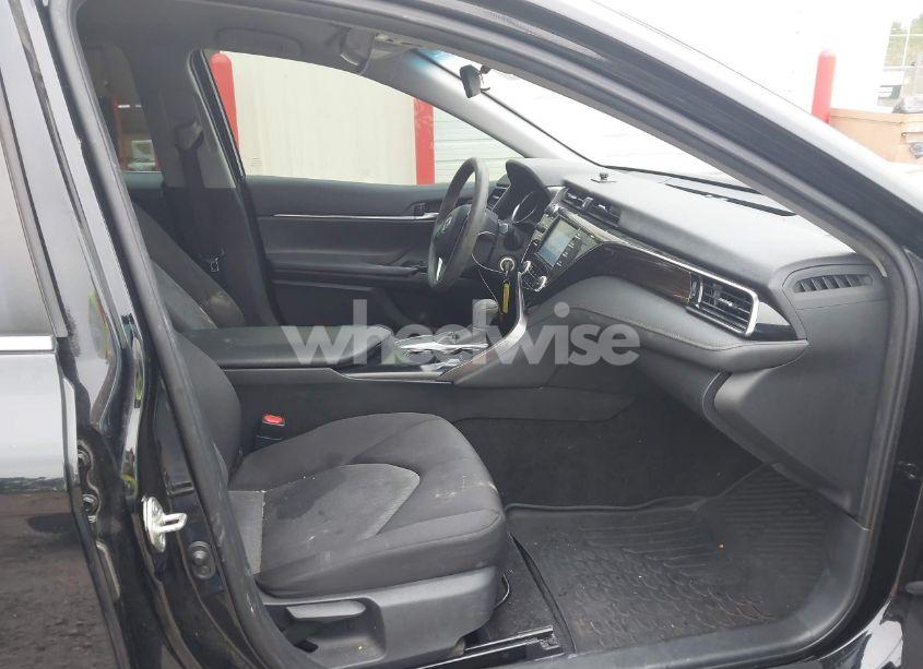 Photo 5 of 2019 Toyota Camry LE (VIN 4T1B11HK4KU810482)