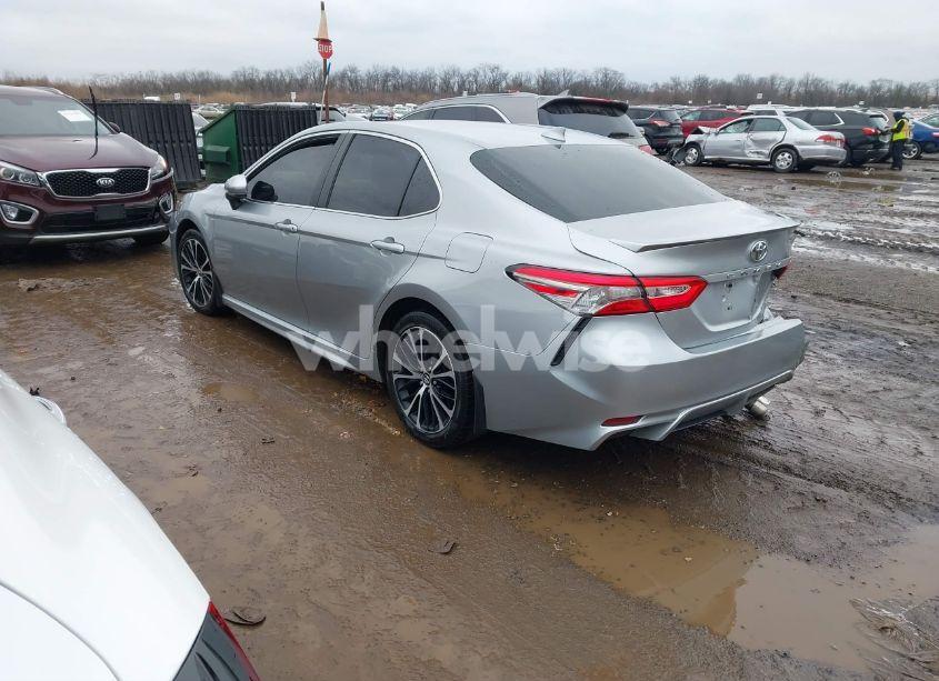 Photo 3 of 2019 Toyota Camry SE (VIN 4T1B11HK4KU834717)
