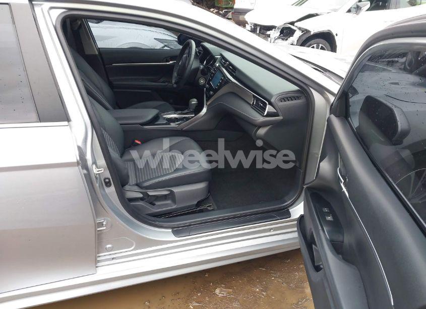 Photo 5 of 2019 Toyota Camry SE (VIN 4T1B11HK4KU834717)