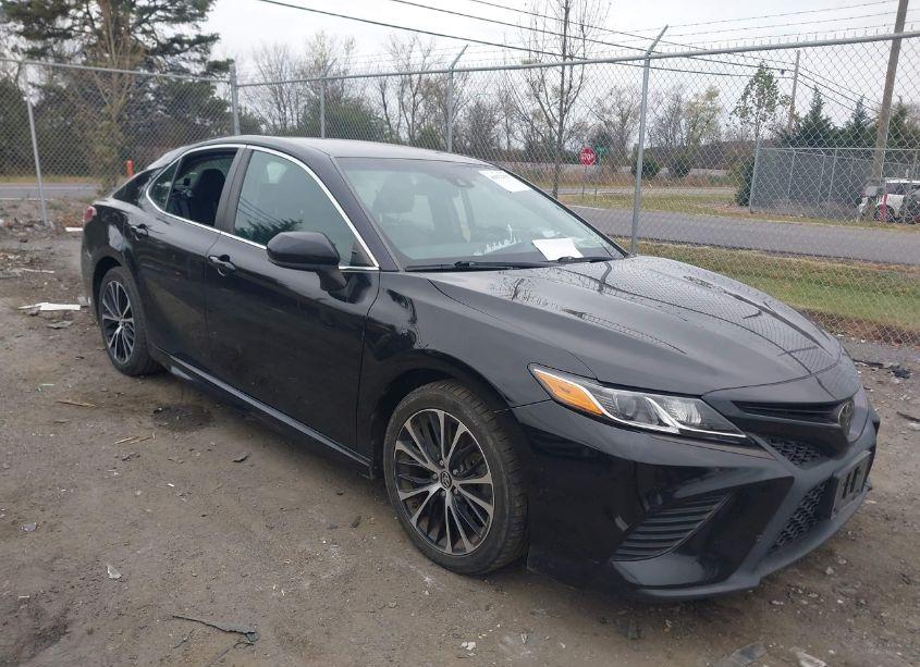 2019 Toyota Camry SE (VIN 4T1B11HK4KU842252) main photo