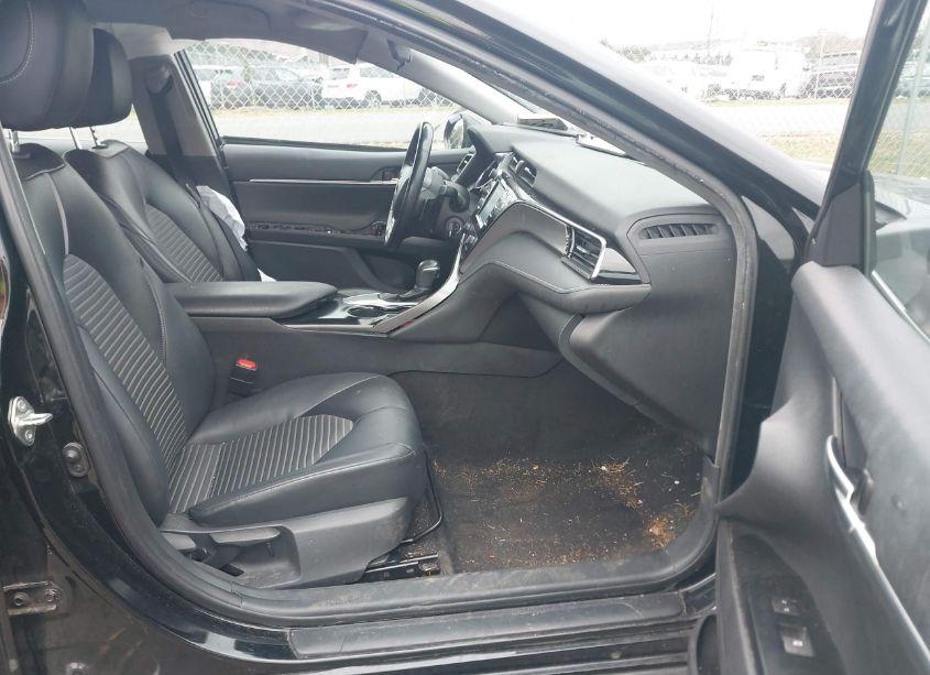 Photo 5 of 2019 Toyota Camry SE (VIN 4T1B11HK4KU842252)