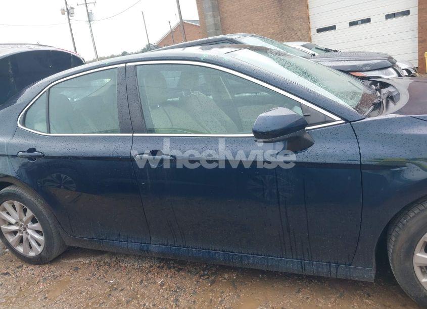 Photo 13 of 2019 Toyota Camry LE (VIN 4T1B11HK4KU848696)