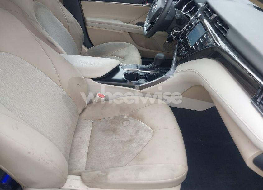 Photo 5 of 2019 Toyota Camry LE (VIN 4T1B11HK4KU848696)