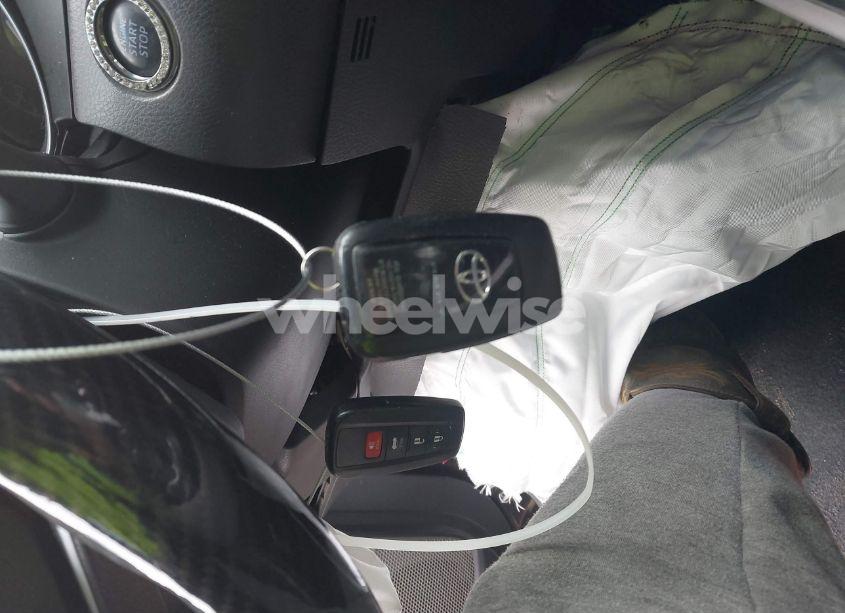 Photo 11 of 2018 Toyota Camry XLE (VIN 4T1B11HK5JU005122)