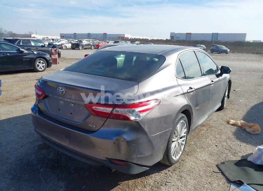 Photo 4 of 2018 Toyota Camry XLE (VIN 4T1B11HK5JU005122)