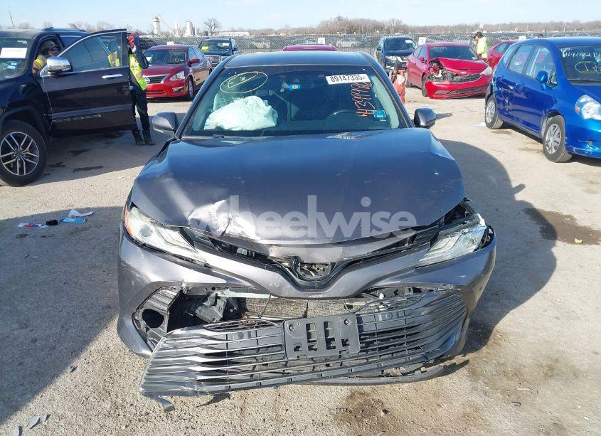 Photo 6 of 2018 Toyota Camry XLE (VIN 4T1B11HK5JU005122)
