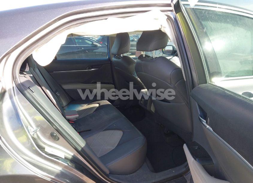 Photo 8 of 2018 Toyota Camry XLE (VIN 4T1B11HK5JU005122)