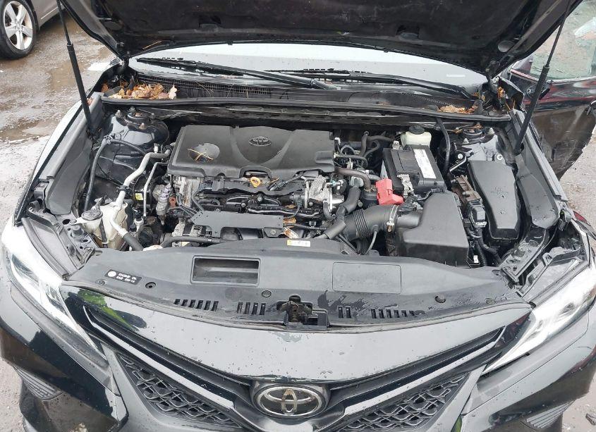 Photo 10 of 2018 Toyota Camry SE (VIN 4T1B11HK5JU006741)