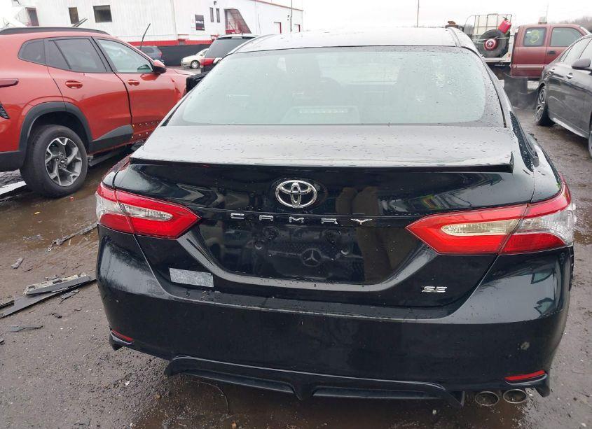 Photo 16 of 2018 Toyota Camry SE (VIN 4T1B11HK5JU006741)