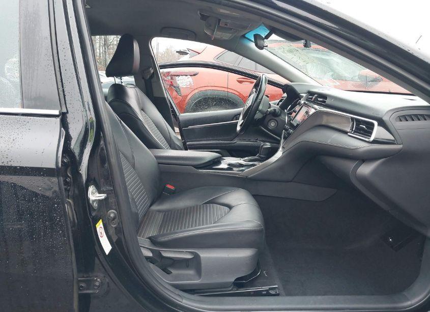 Photo 5 of 2018 Toyota Camry SE (VIN 4T1B11HK5JU006741)