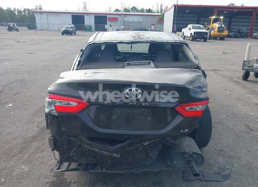 Photo 16 of 2018 Toyota Camry LE (VIN 4T1B11HK5JU006934)