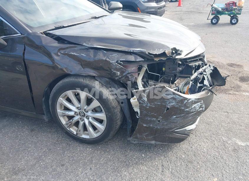 Photo 17 of 2018 Toyota Camry LE (VIN 4T1B11HK5JU006934)