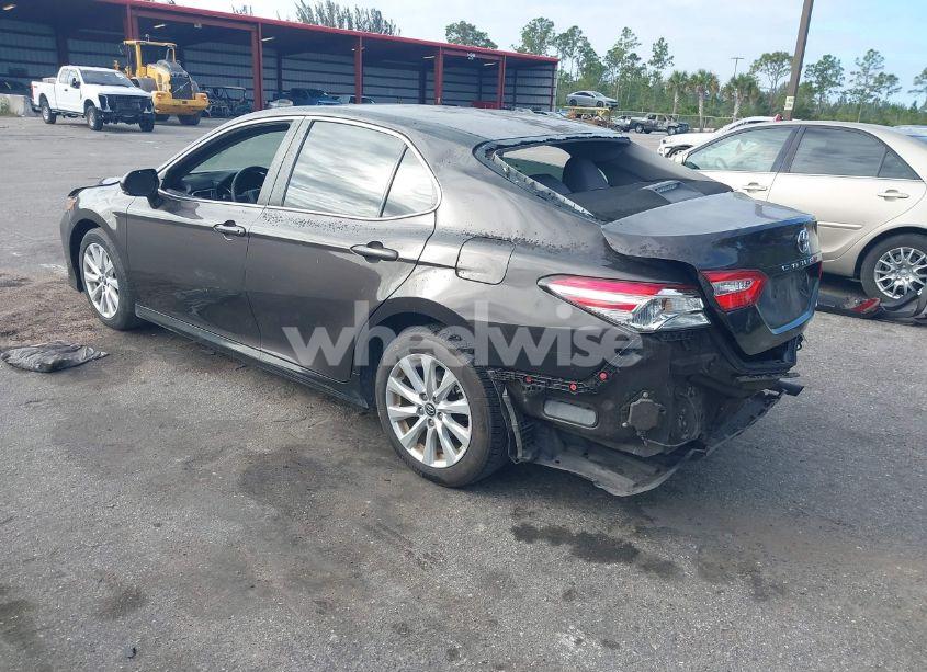 Photo 3 of 2018 Toyota Camry LE (VIN 4T1B11HK5JU006934)