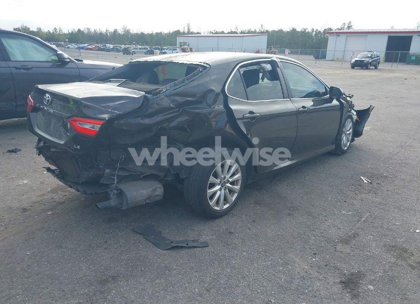 Photo 4 of 2018 Toyota Camry LE (VIN 4T1B11HK5JU006934)