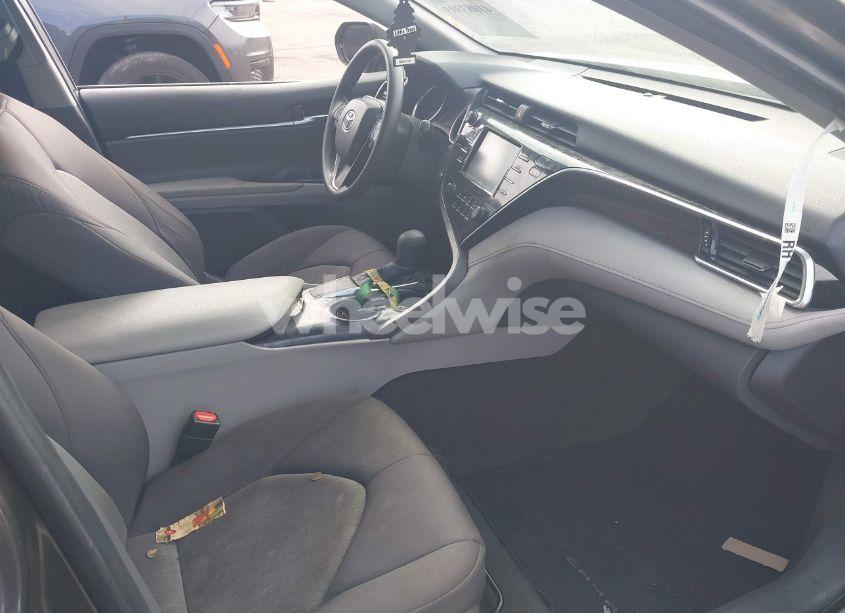 Photo 5 of 2018 Toyota Camry LE (VIN 4T1B11HK5JU006934)