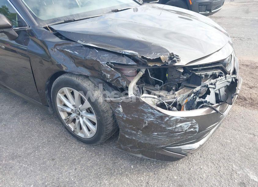 Photo 6 of 2018 Toyota Camry LE (VIN 4T1B11HK5JU006934)