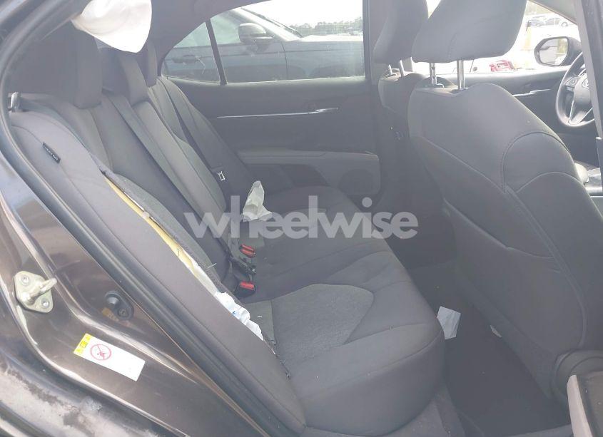 Photo 8 of 2018 Toyota Camry LE (VIN 4T1B11HK5JU006934)