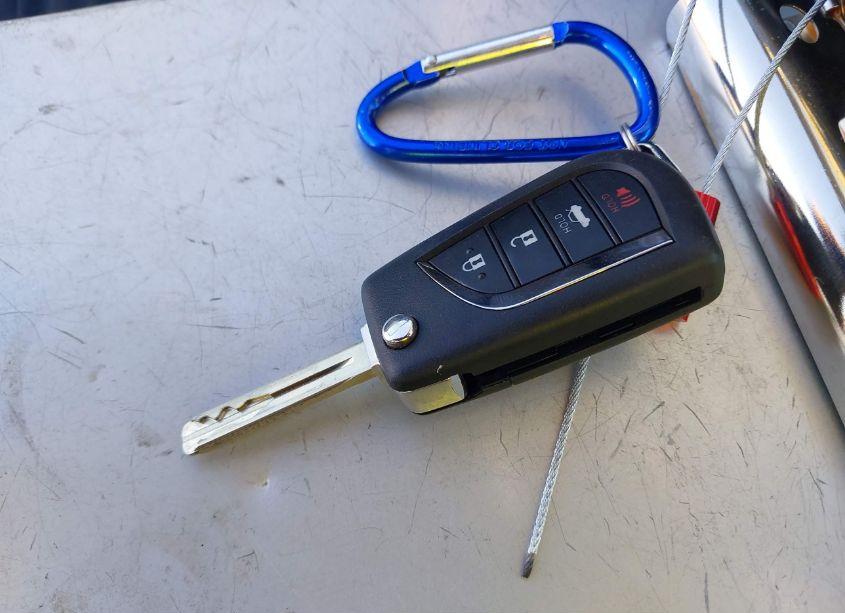 Photo 11 of 2018 Toyota Camry LE (VIN 4T1B11HK5JU012829)