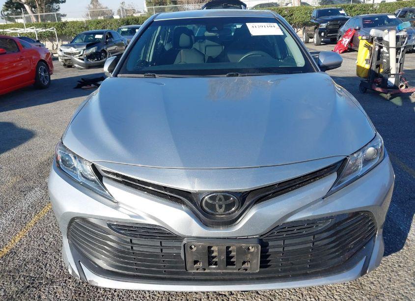 Photo 12 of 2018 Toyota Camry LE (VIN 4T1B11HK5JU012829)