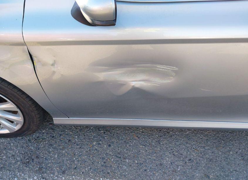 Photo 18 of 2018 Toyota Camry LE (VIN 4T1B11HK5JU012829)