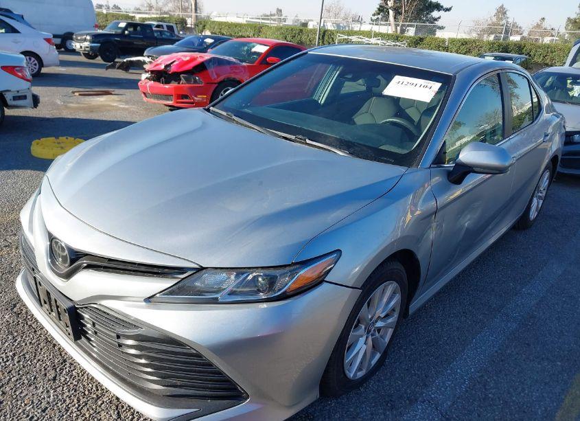 Photo 2 of 2018 Toyota Camry LE (VIN 4T1B11HK5JU012829)