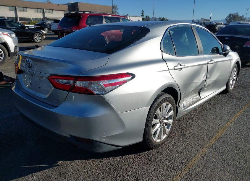 Photo 4 of 2018 Toyota Camry LE (VIN 4T1B11HK5JU012829)