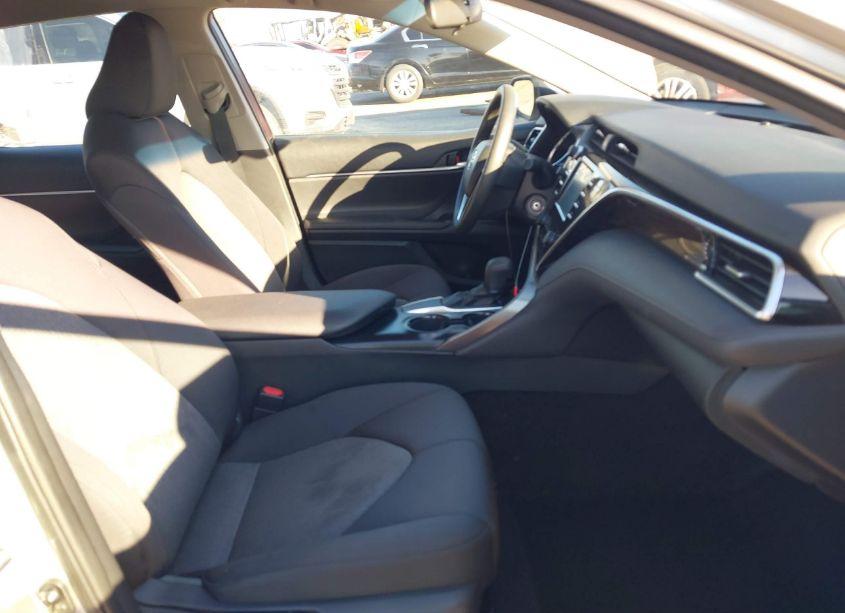 Photo 5 of 2018 Toyota Camry LE (VIN 4T1B11HK5JU012829)