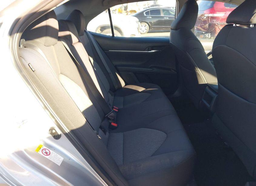 Photo 8 of 2018 Toyota Camry LE (VIN 4T1B11HK5JU012829)