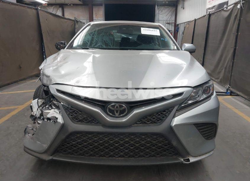 Photo 12 of 2018 Toyota Camry SE (VIN 4T1B11HK5JU017982)