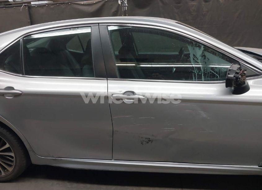 Photo 13 of 2018 Toyota Camry SE (VIN 4T1B11HK5JU017982)