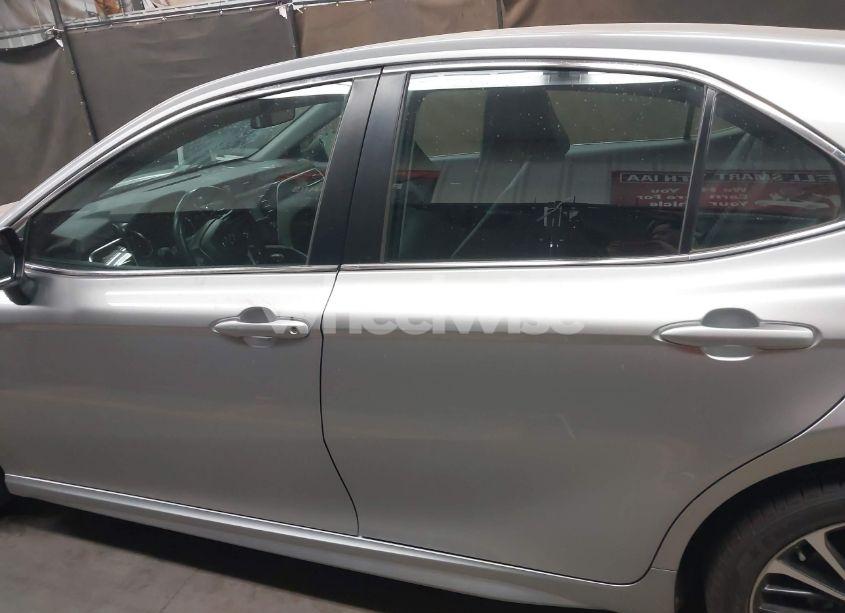 Photo 14 of 2018 Toyota Camry SE (VIN 4T1B11HK5JU017982)