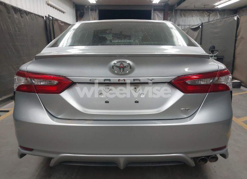 Photo 16 of 2018 Toyota Camry SE (VIN 4T1B11HK5JU017982)