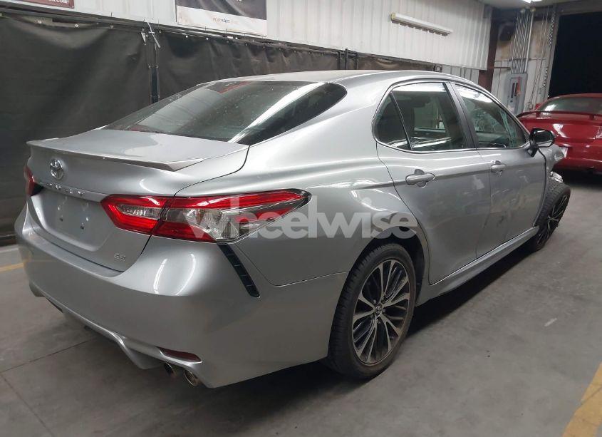 Photo 4 of 2018 Toyota Camry SE (VIN 4T1B11HK5JU017982)