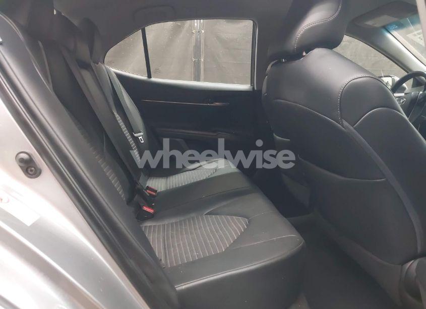 Photo 8 of 2018 Toyota Camry SE (VIN 4T1B11HK5JU017982)