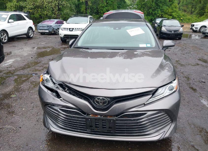 Photo 12 of 2018 Toyota Camry XLE (VIN 4T1B11HK5JU018498)
