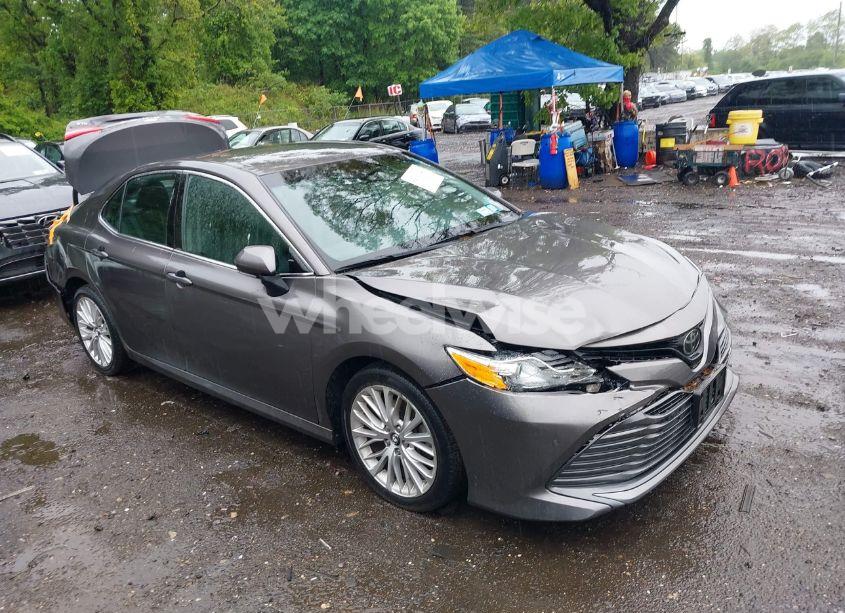 Photo 13 of 2018 Toyota Camry XLE (VIN 4T1B11HK5JU018498)