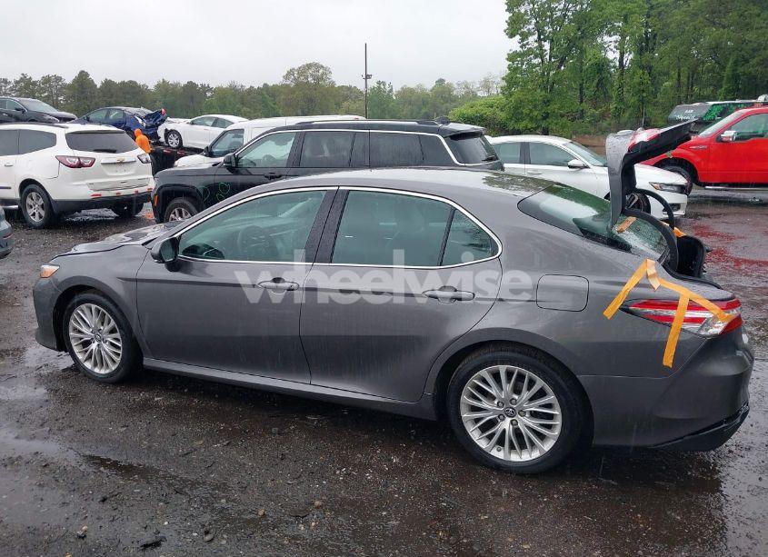 Photo 14 of 2018 Toyota Camry XLE (VIN 4T1B11HK5JU018498)